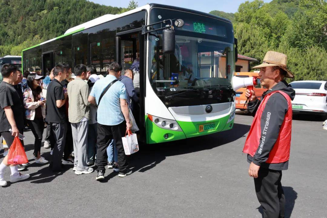 端午假期首日 五台山景区旅游热度攀升 文旅市场繁荣有序                