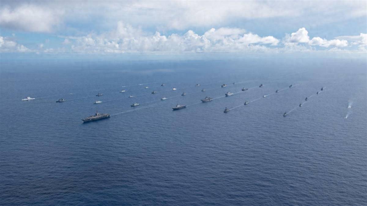 美国布局围堵中国，29国舰船集结，南海反包围开始，3艘055出动
