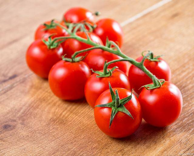 西红柿很常见，吃对了可以帮助消化                
