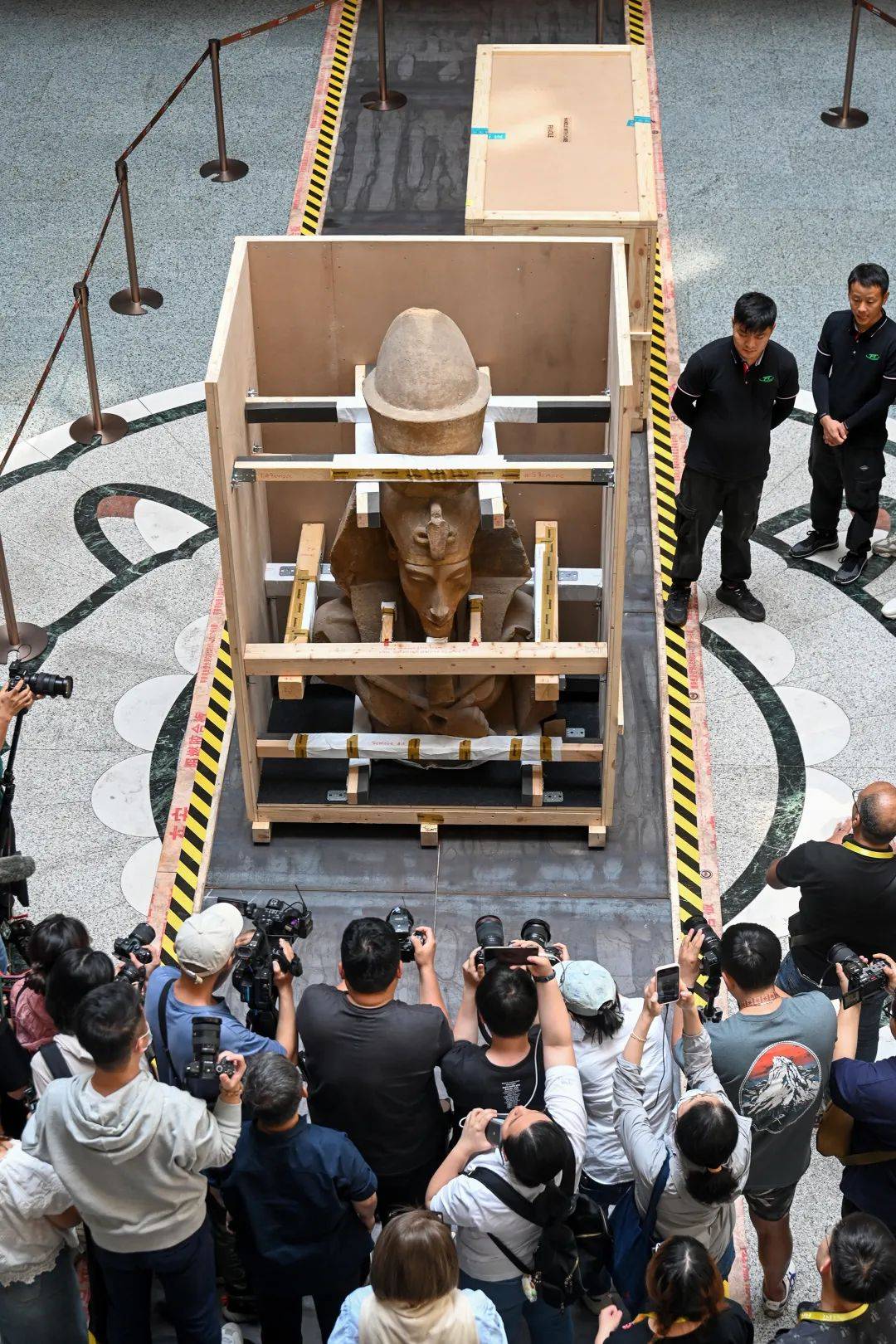 海南新闻:香港开奖结果历史记录-法老巨像和“绿脸棺”在上博开箱，现场视频→                