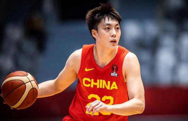 中国男篮队长竞选：周琦、张镇麟和胡明轩谁更合适？