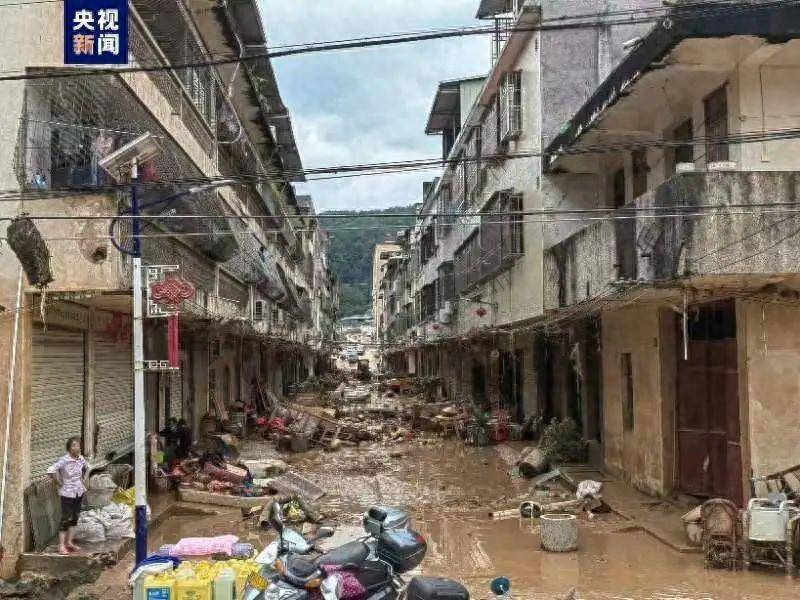 两地已有9人死亡6人失联，广东集全省之力驰援梅州！老人：村子上一次大洪水还是1983年                