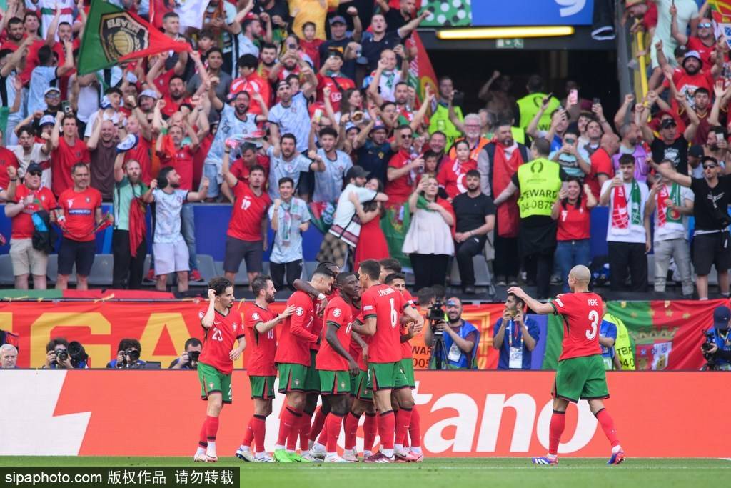 欧洲杯-C罗助攻 葡萄牙3-0大胜土耳其提前出线                