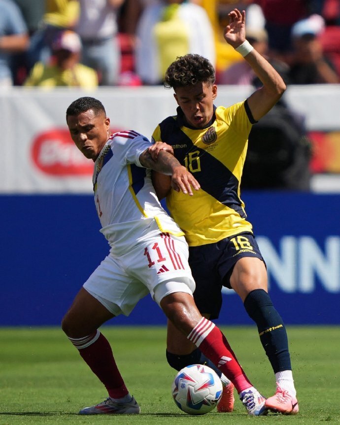 美洲杯-委内瑞拉2-1逆转十人厄瓜多尔！恩纳瓦伦西亚直红