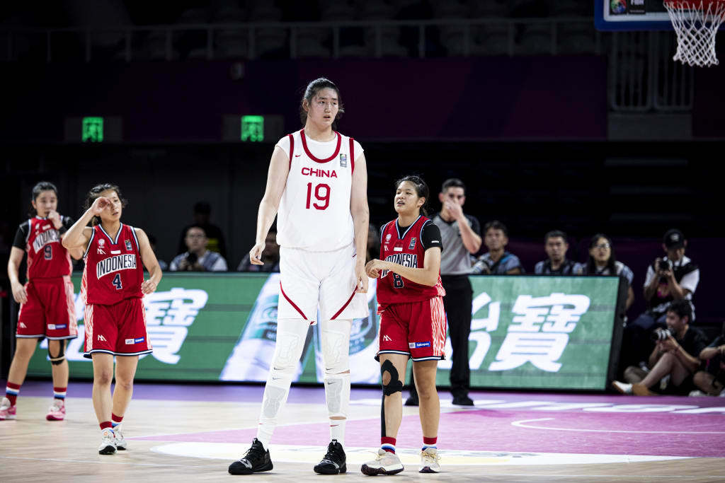 中国U18女篮狂胜印尼59分 张子宇9中9砍下19分                