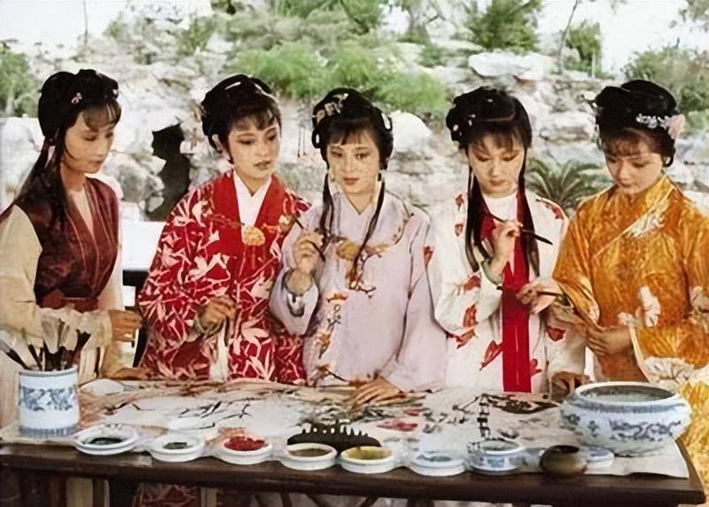 红楼梦：林黛玉、薛宝钗、史湘云其实是一个人，一个人的不同阶段