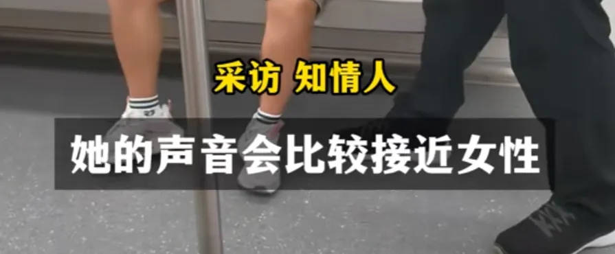 周边人都被吓跑，“女子”地铁上触摸大爷，还进行语言骚扰？                