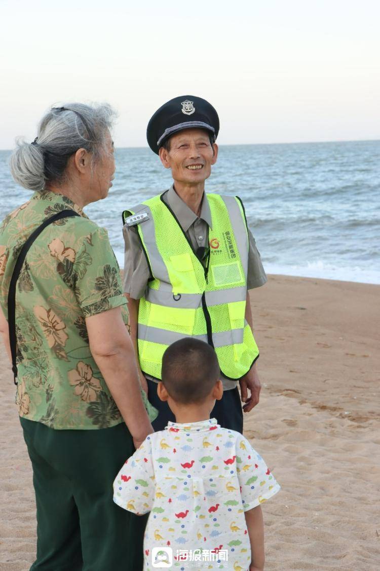 日照万平口的“新晋网红”！这位大爷，你遇到过吗？                