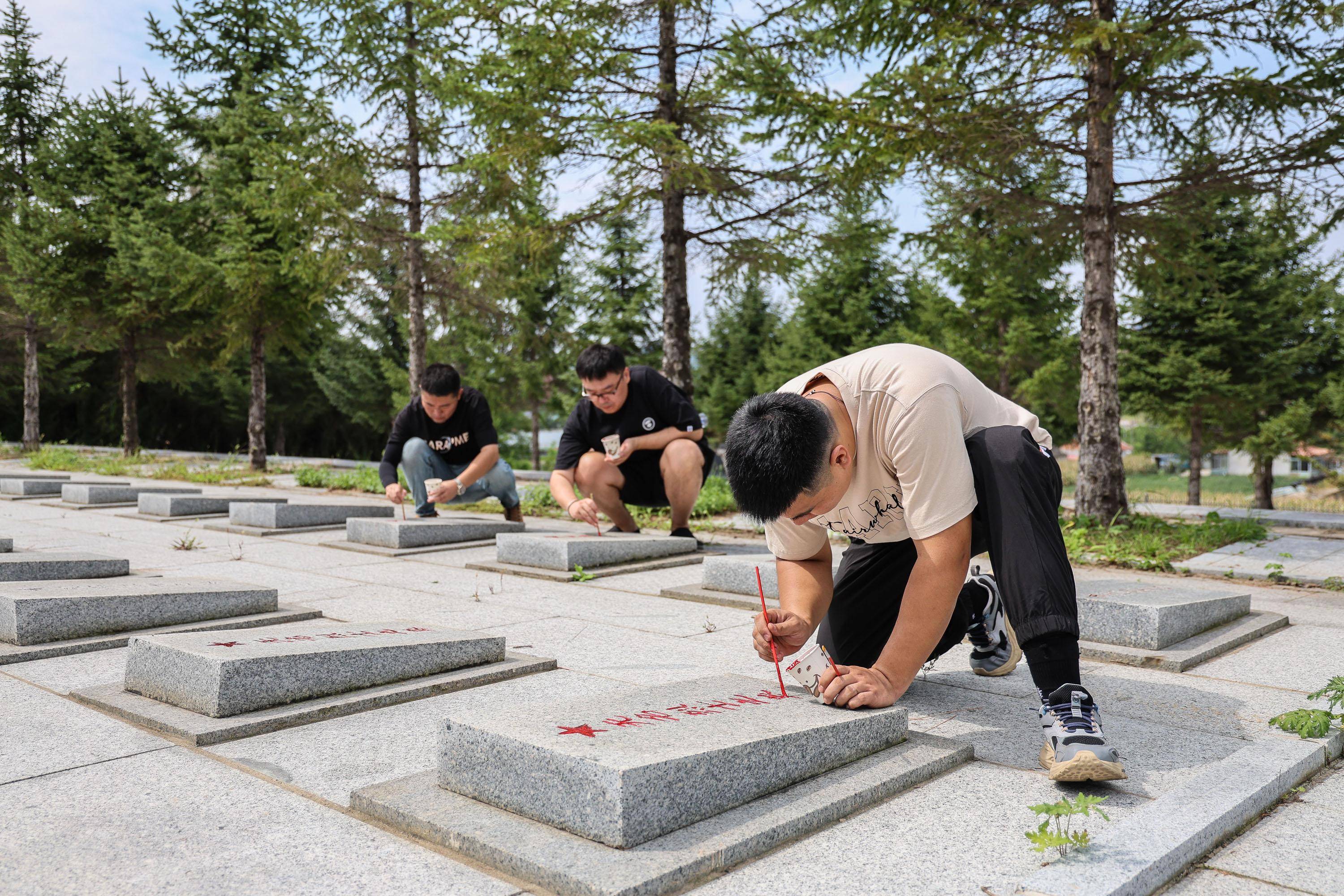 新华全媒＋·国道之行 海阔天空 | “英雄，我来守护您！”                