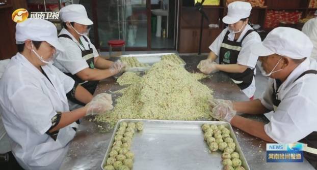 周口郸城：手工月饼制作忙 守“味”中秋老味道                