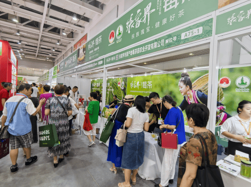 张家界莓茶亮相第十六届茶博会，斩获多项殊荣，引领健康养生潮流                