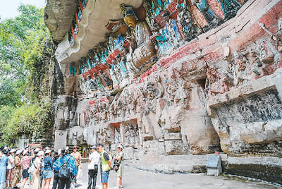 守护古老的石窟寺                