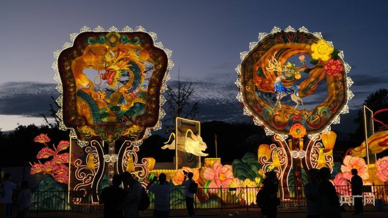 “京彩灯会”开幕在即 百余组绚丽花灯即将点亮北京夜空                