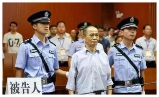 17年，退休法官被67岁老人砍死！老人：我等了22年，终于报了仇！