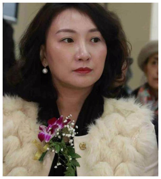 她是毛主席的孙媳妇，18岁前往青藏高原参军，长相漂亮，儿女双全