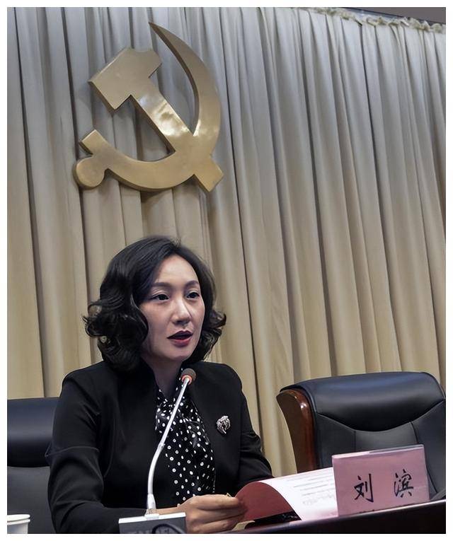 她是毛主席的孙媳妇，18岁前往青藏高原参军，长相漂亮，儿女双全