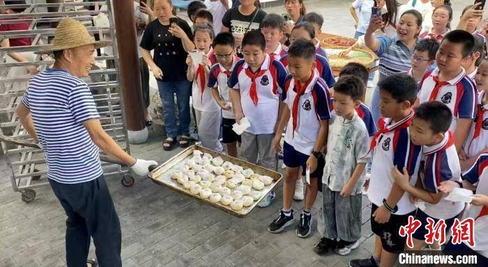 杭州土灶月饼：“土得掉渣”方为故乡味                