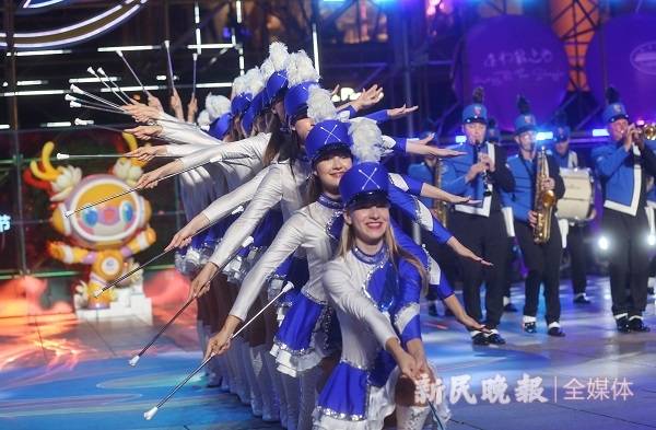 上海旅游节首推入境观察员计划 16支境外表演团团长获聘书                