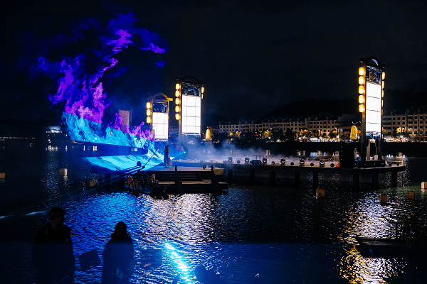 9月14日，南岳里·庙会民俗美食街正式开街，开启南岳文旅夜游新篇章！                