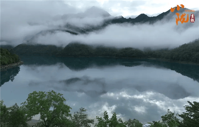 陇南文县天池：烟雨蒙蒙 美景如画                