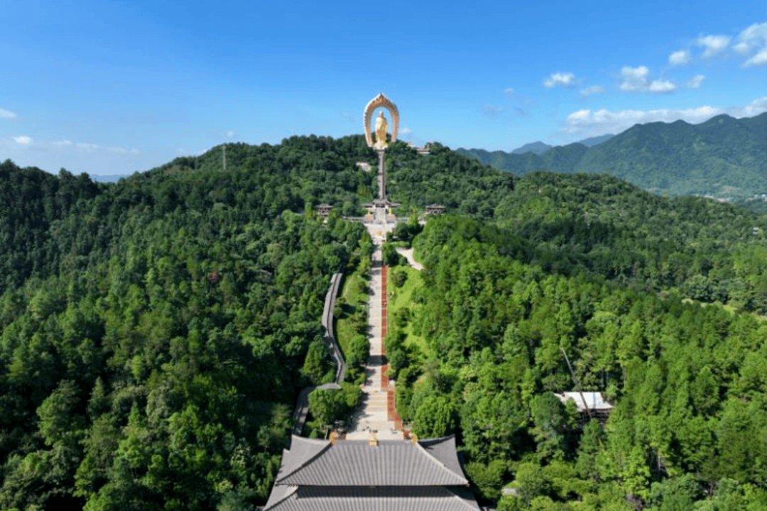 九江东林寺净土苑，虔诚登山礼佛                