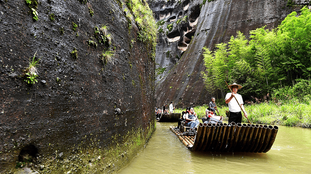 工人日报谈反向旅游：对县城是机遇也是大考                