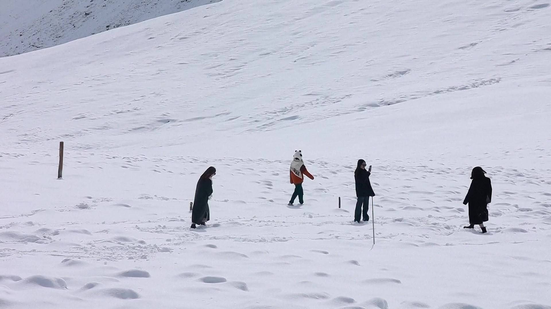 直击｜冷空气携雨雪上线，北方多地提早供暖                