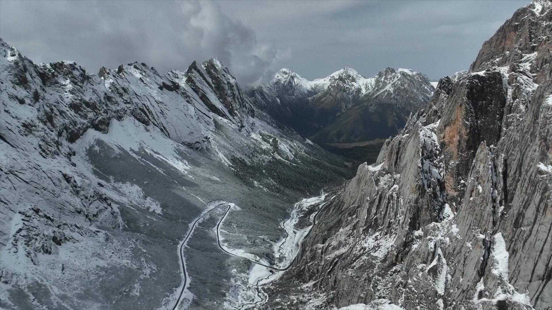 直击｜冷空气携雨雪上线，北方多地提早供暖                