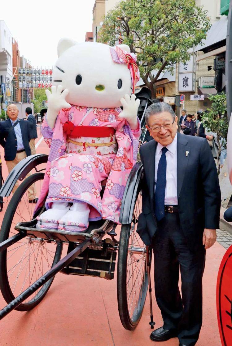 HelloKitty，今天50岁了                