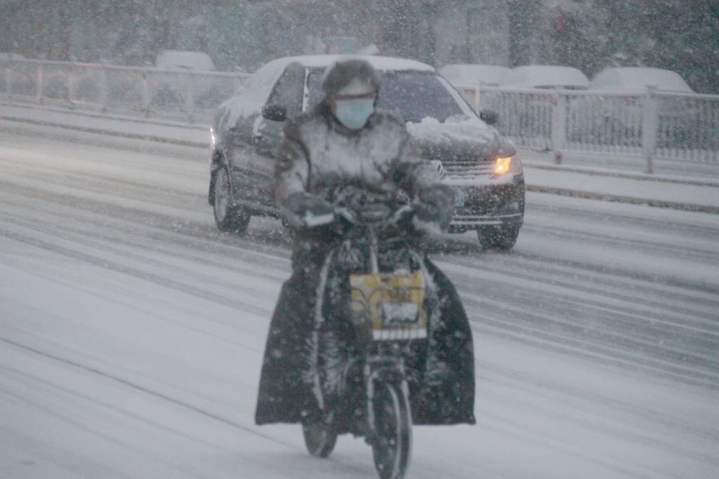 图集｜北方降雪氛围感拉满，多地初雪素裹银装                