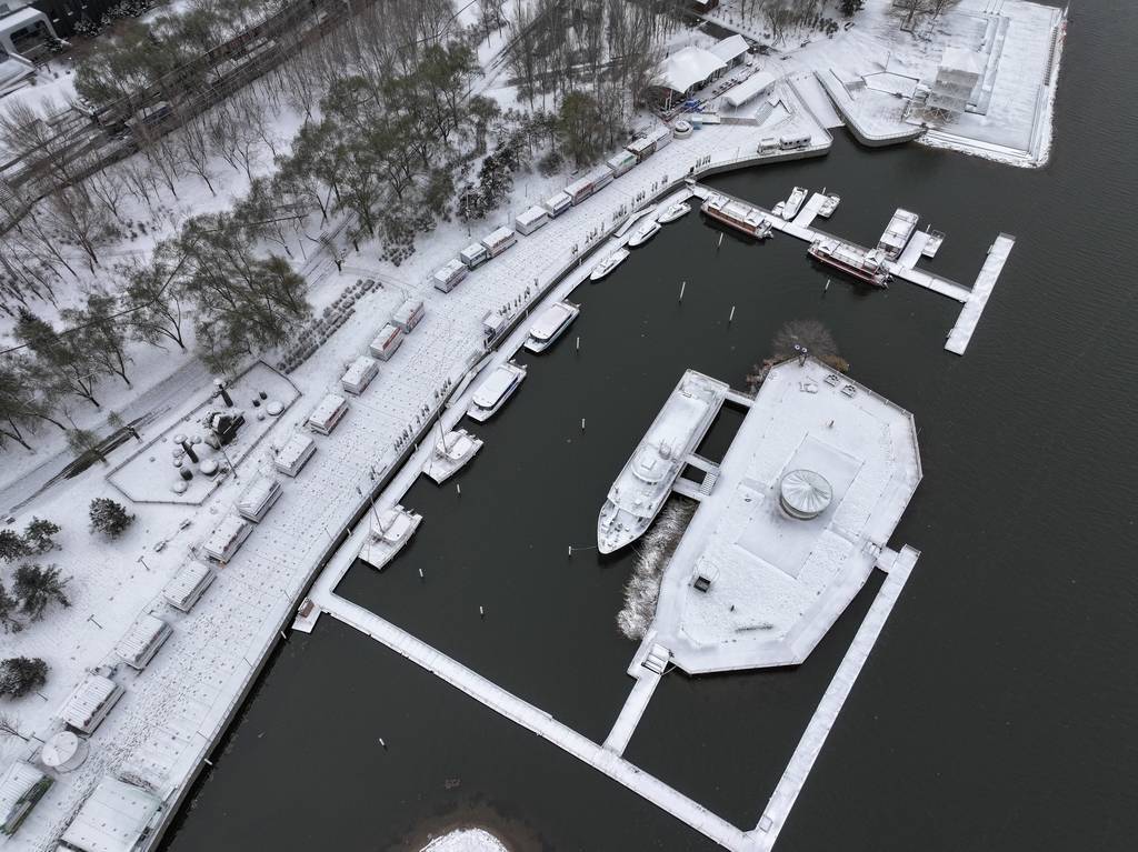 图集｜北方降雪氛围感拉满，多地初雪素裹银装                