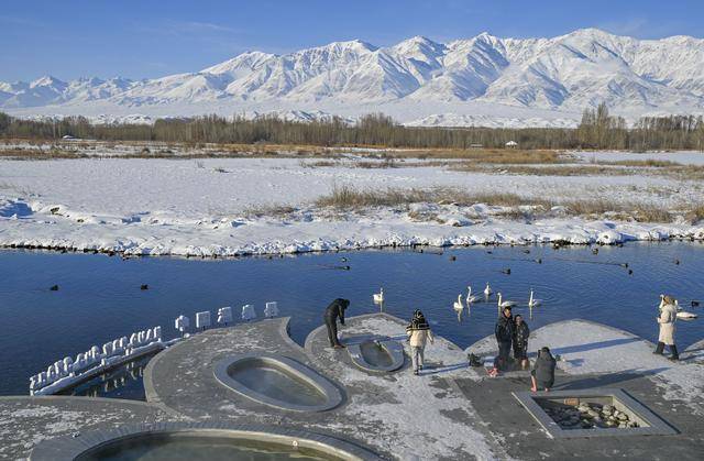 新疆温泉： 冰雪与温泉的邂逅                